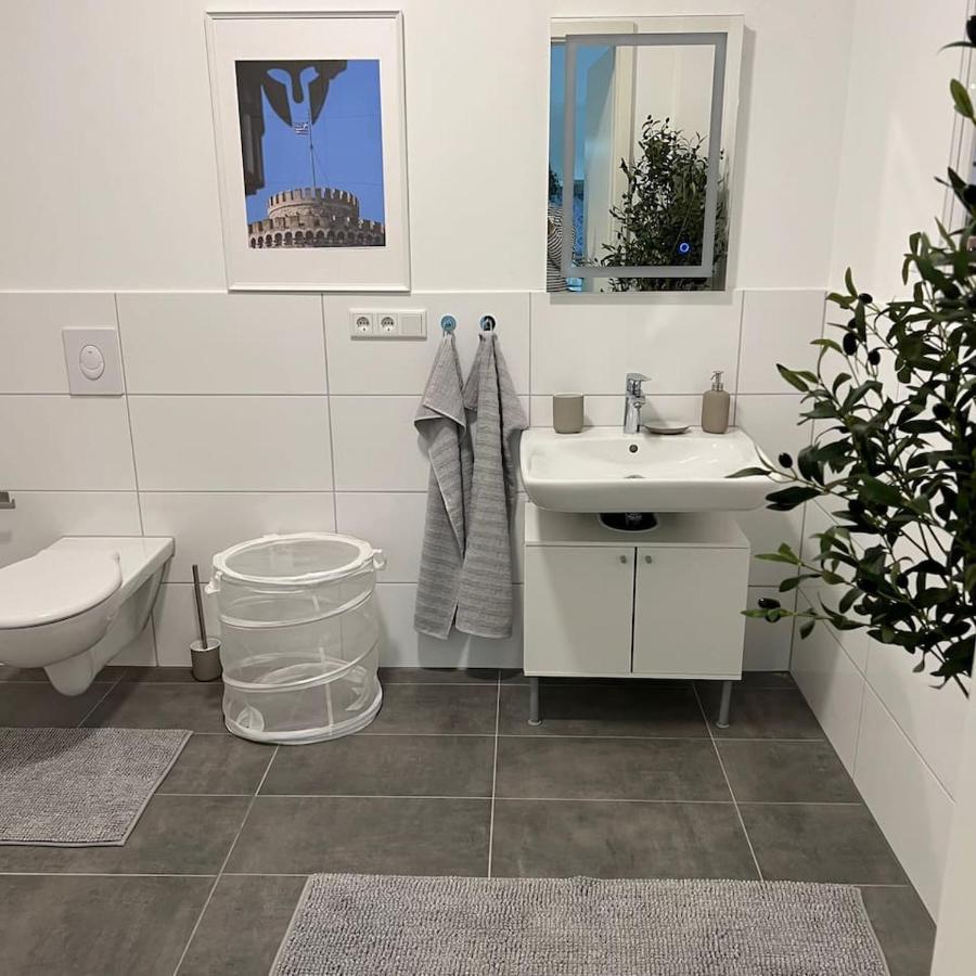 Luxurioeses Apartment,Neubau, 4 Personen, Parkplatz, Griechischer Stil Bochum Luaran gambar